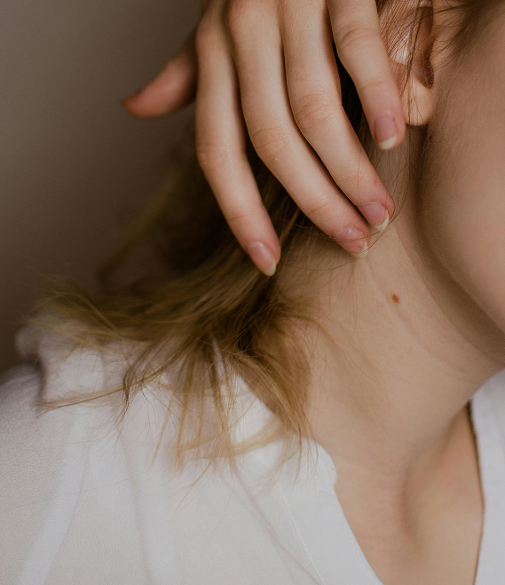 Épilation laser ciblée du cou chez la femme (poils terminaux) | NY Center