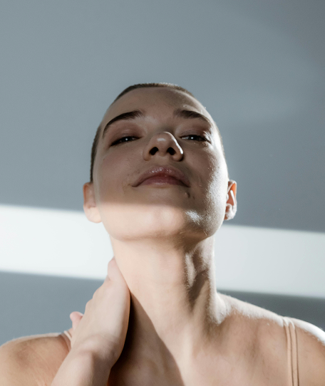 Gros plan sur le cou d’une femme | NY Center