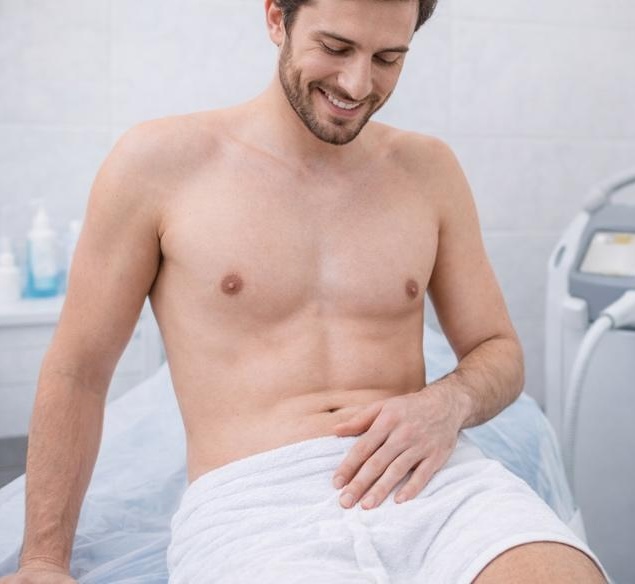 Homme torse nu apres epilation laser