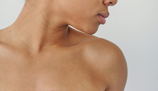 Gros plan sur le cou et la mâchoire | NY Center